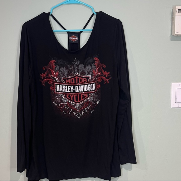 6/$25
Harley-Davidson Black and Red Graphic Long Sleeve - Picture 3 of 8